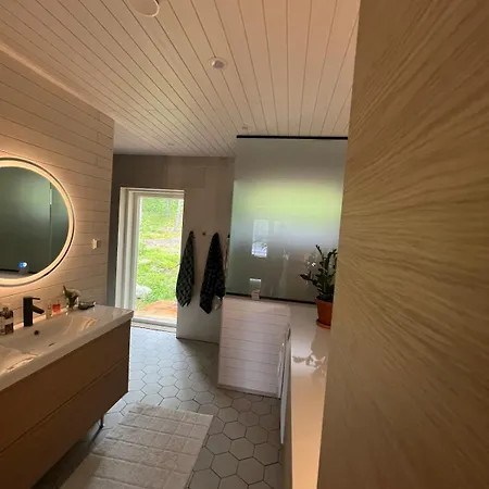 Luxury House Vaahtoranta On The Shore 빌라