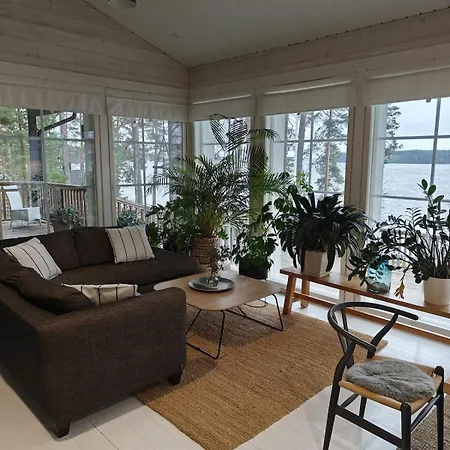 Luxury House Vaahtoranta On The Shore